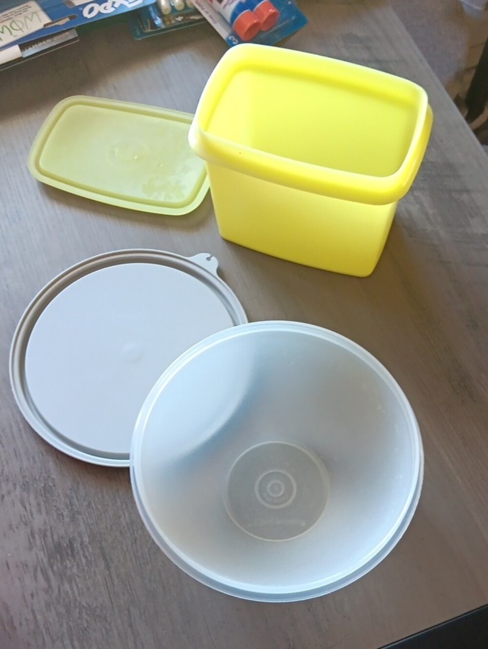 2 Vintage Tupperware Containers - Picture 2 of 4